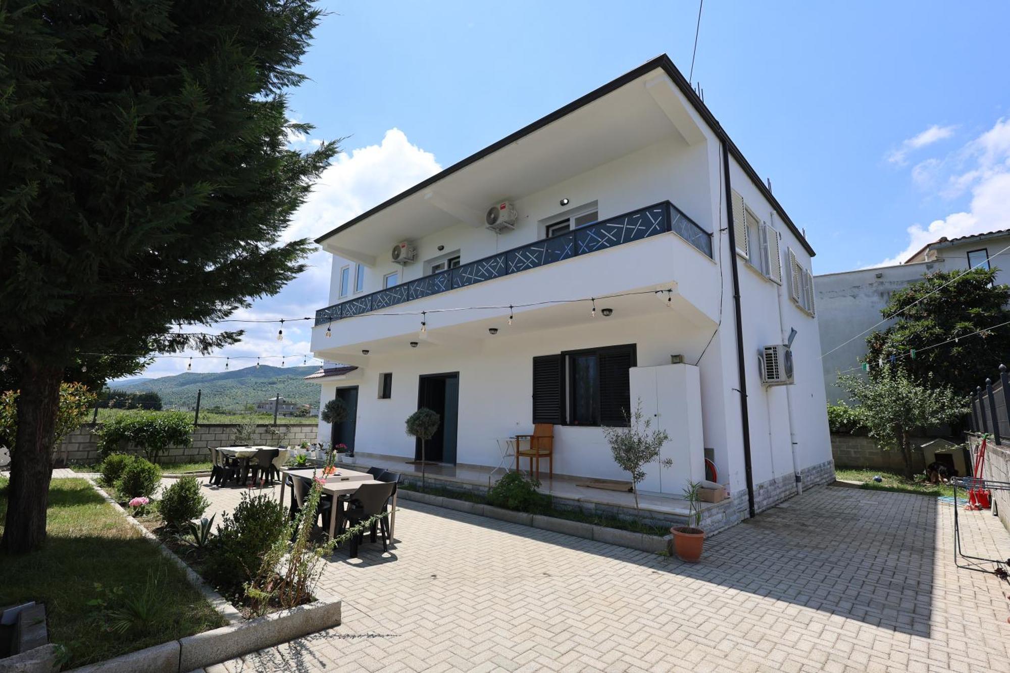 Baza Hostel - Swimming Pool Berat Buitenkant foto